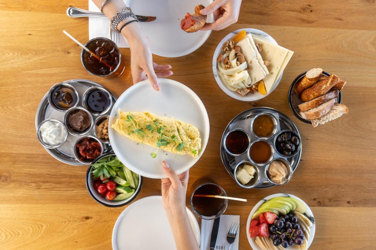 Ruz Hotels Istambul Exterior foto Israeli breakfast