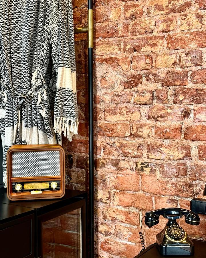 Ruz Hotels Istambul Exterior foto A radio in the kitchen