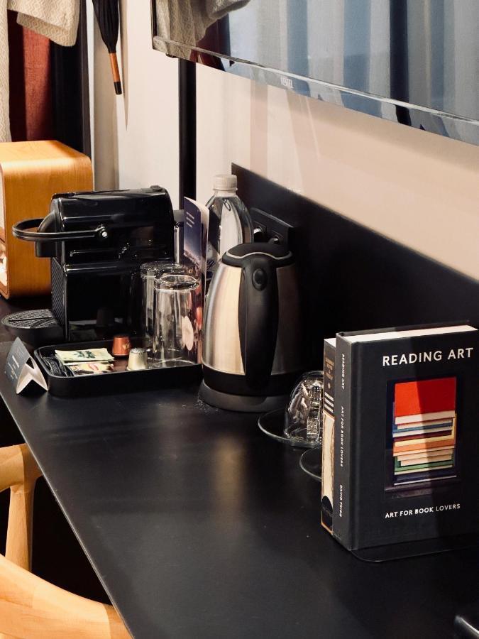 Ruz Hotels Istambul Exterior foto A Nespresso machine in a hotel room
