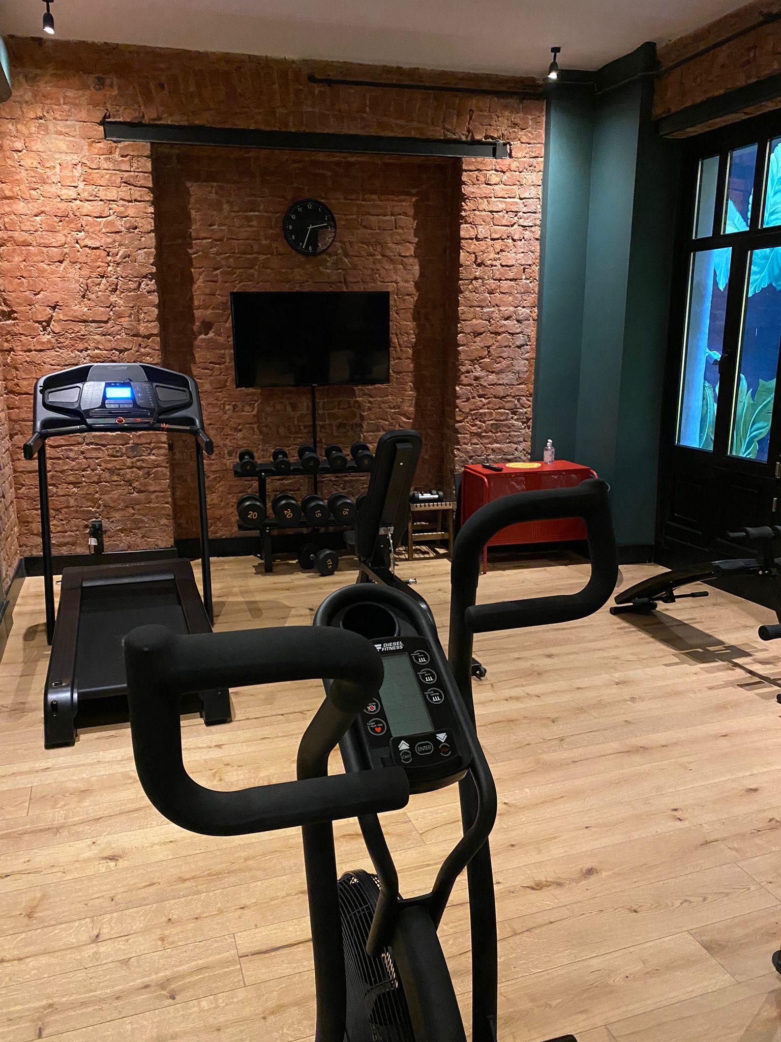 Ruz Hotels Istambul Exterior foto A home gym