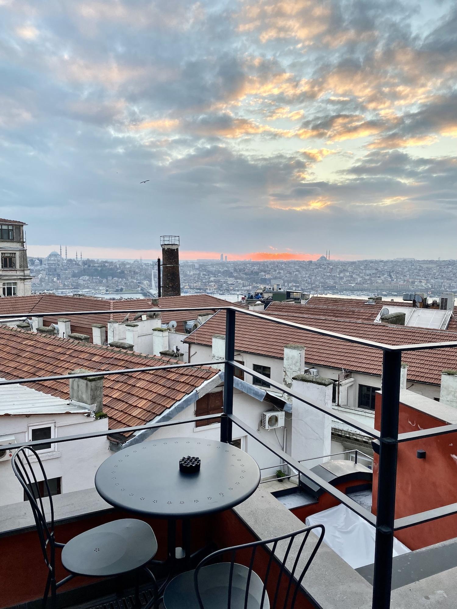Ruz Hotels Istambul Exterior foto View of the Bosphorus from the hotel