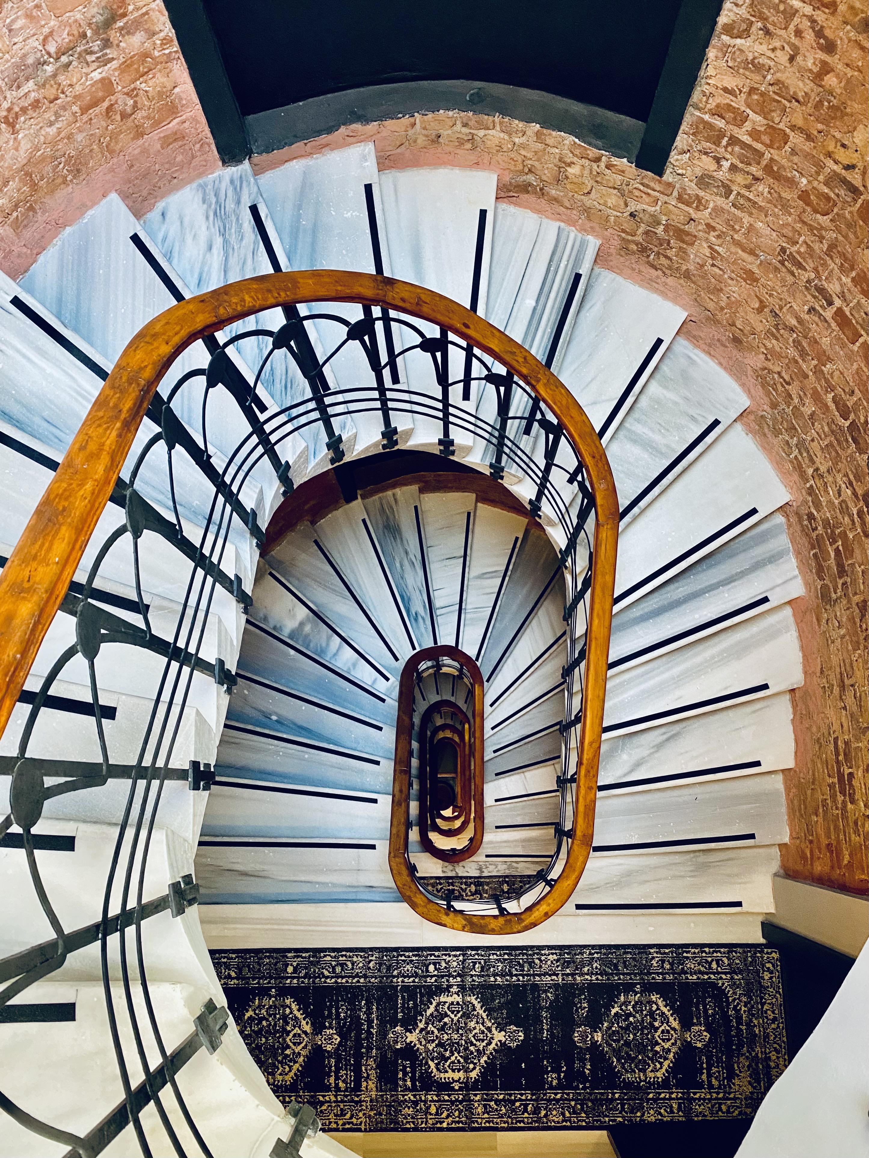 Ruz Hotels Istambul Exterior foto Spiral staircase