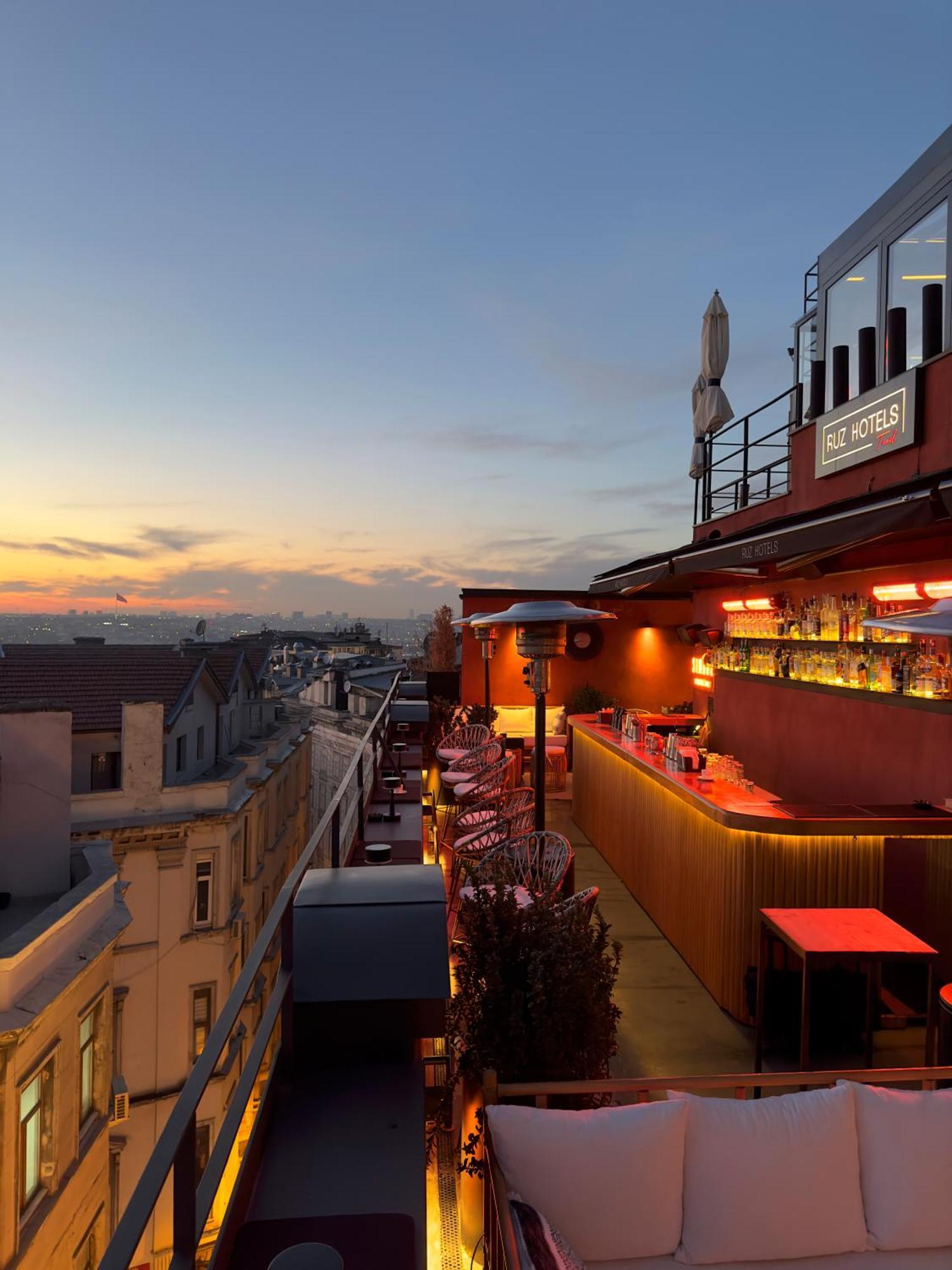 Ruz Hotels Istambul Exterior foto Rooftop bar